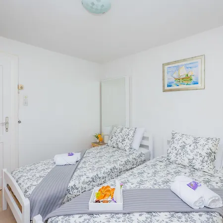 M.e.p. Apartment *